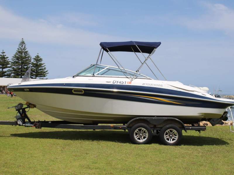 Four Winns H240 with only 239 Hours