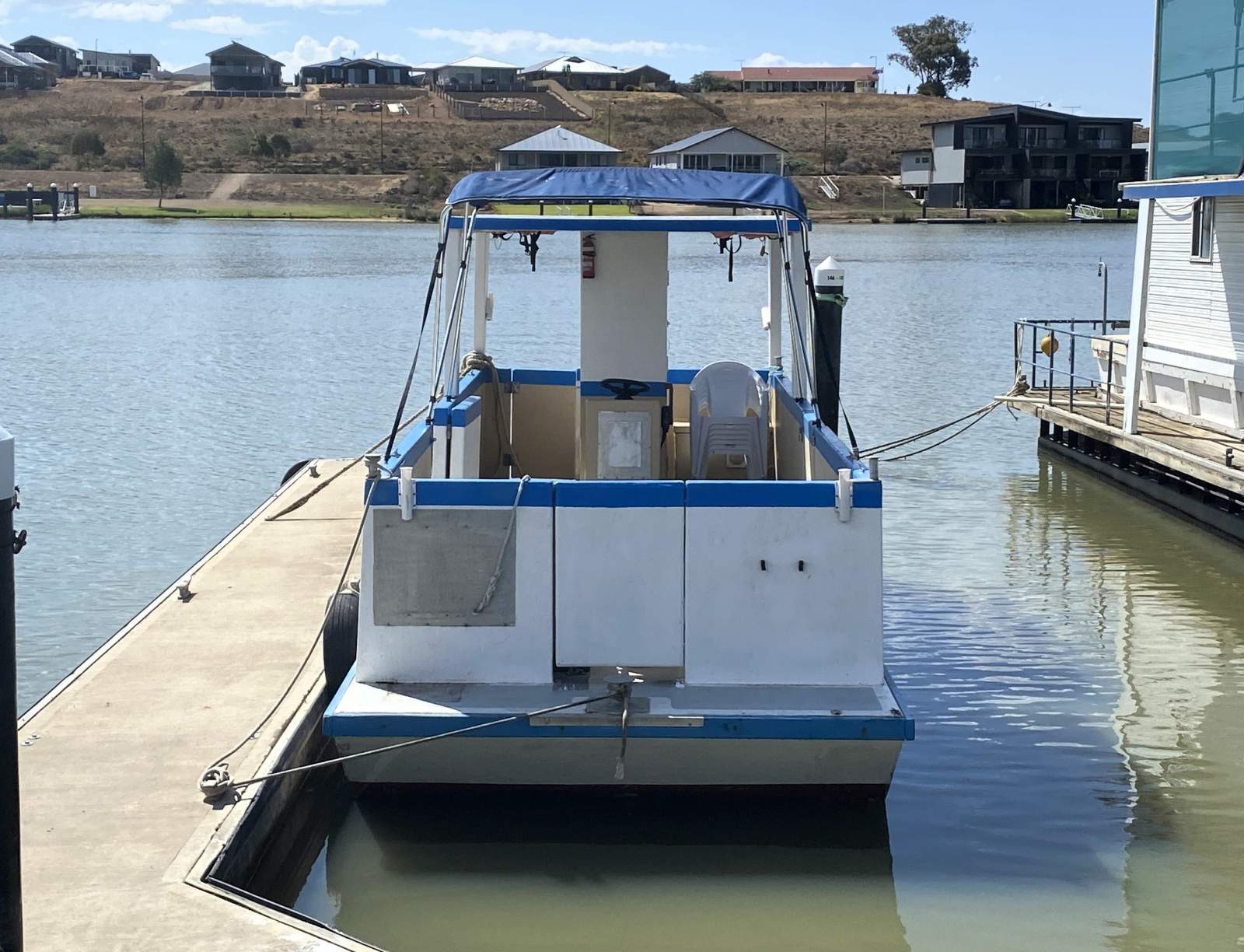 "REEDY BBQ / CANAL BOAT" AMSA 4D HIRE/DRIVE.