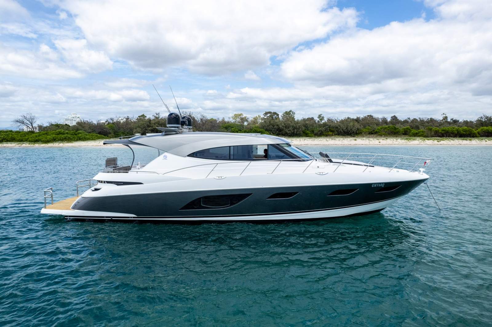 Riviera 6000 Sport Yacht Platinum Edition