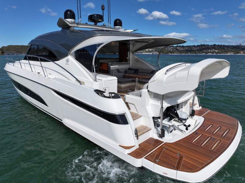 Riviera 4800 Sport Yacht Platinum Edition