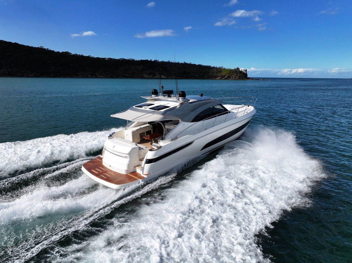 Riviera 4800 Sport Yacht Platinum Edition