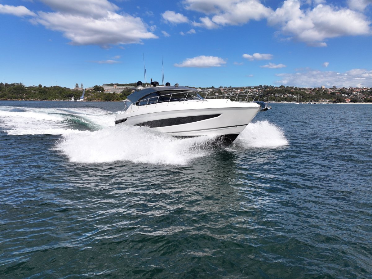 Riviera 4800 Sport Yacht Platinum Edition