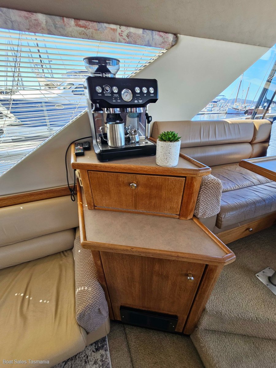 Bayliner 3988 Command Bridge Motoryacht Le Sands
