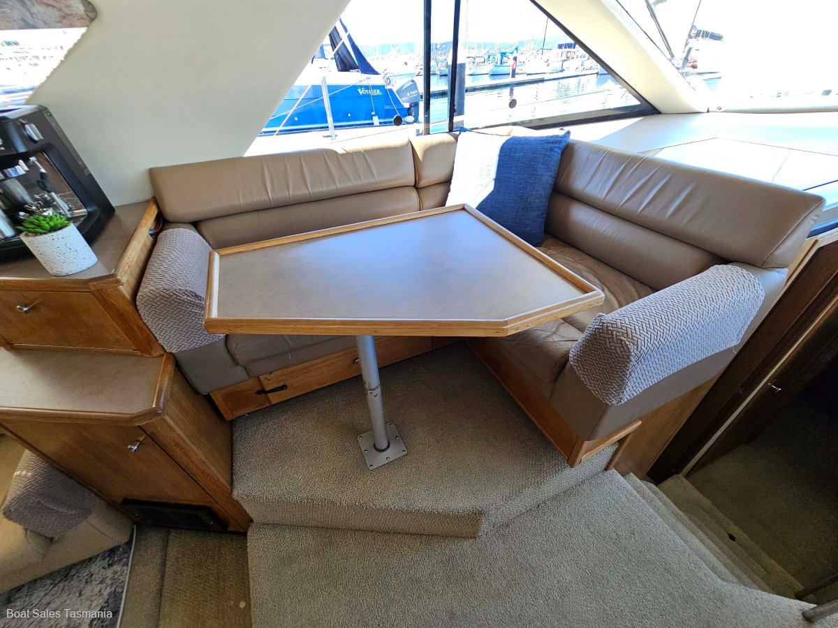 Bayliner 3988 Command Bridge Motoryacht Le Sands