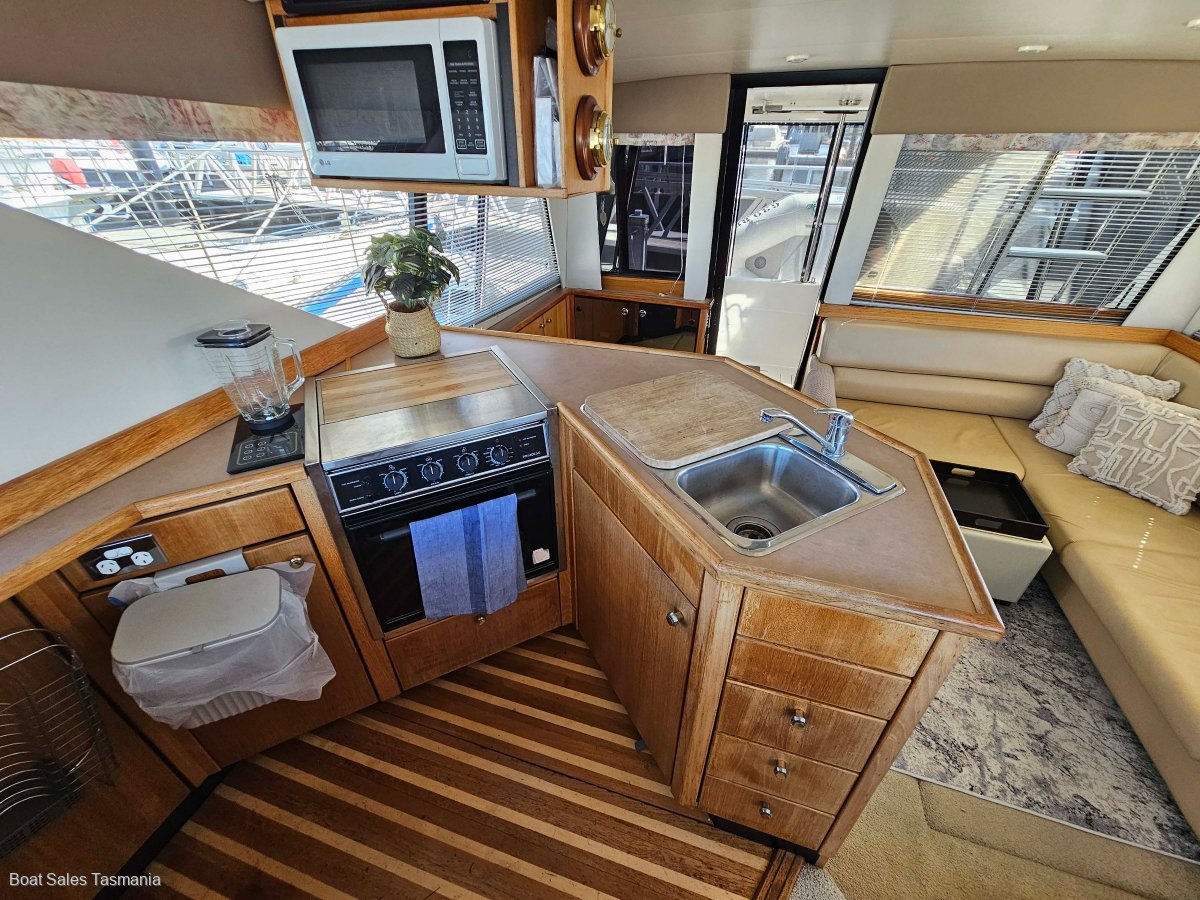 Bayliner 3988 Command Bridge Motoryacht Le Sands
