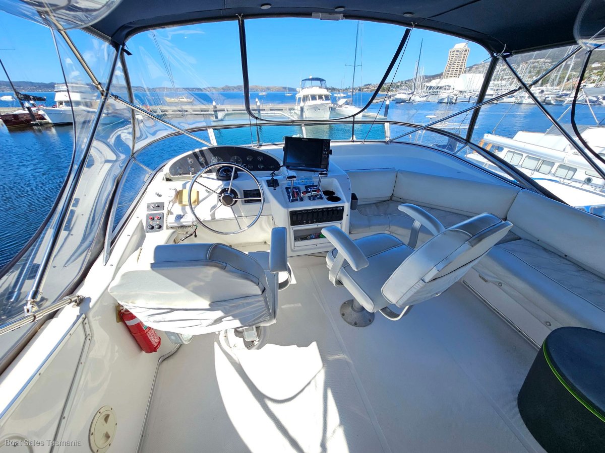 Bayliner 3988 Command Bridge Motoryacht Le Sands