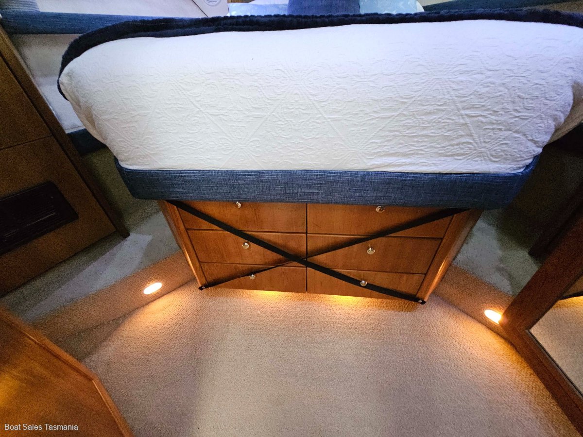 Bayliner 3988 Command Bridge Motoryacht Le Sands