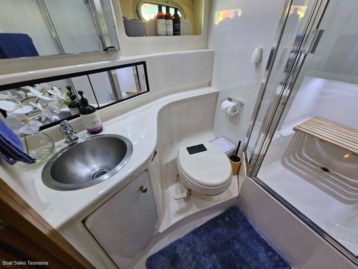 Bayliner 3988 Command Bridge Motoryacht Le Sands