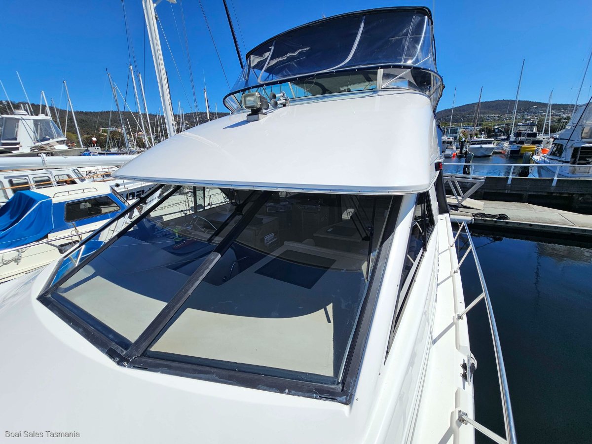 Bayliner 3988 Command Bridge Motoryacht Le Sands