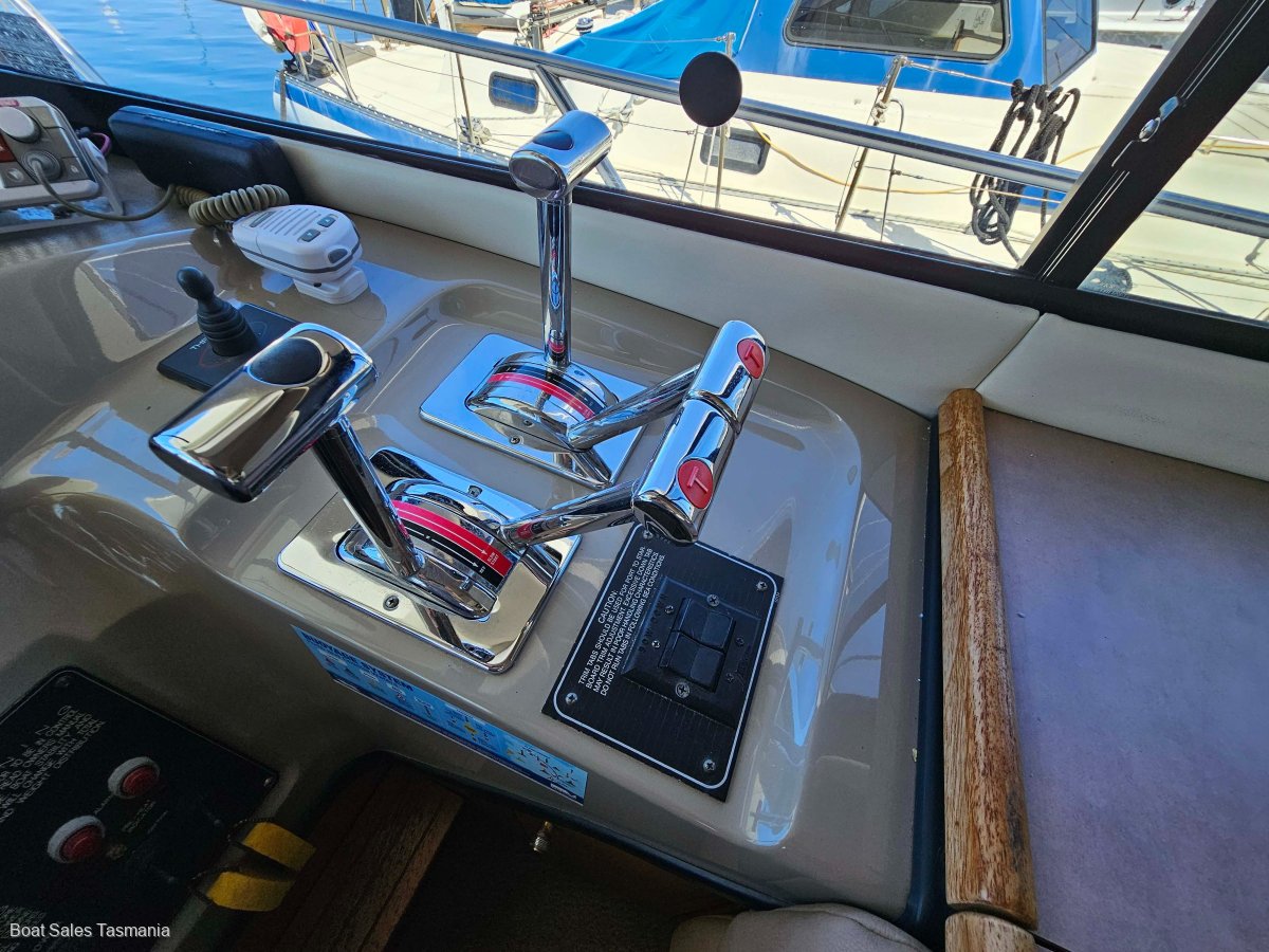 Bayliner 3988 Command Bridge Motoryacht Le Sands