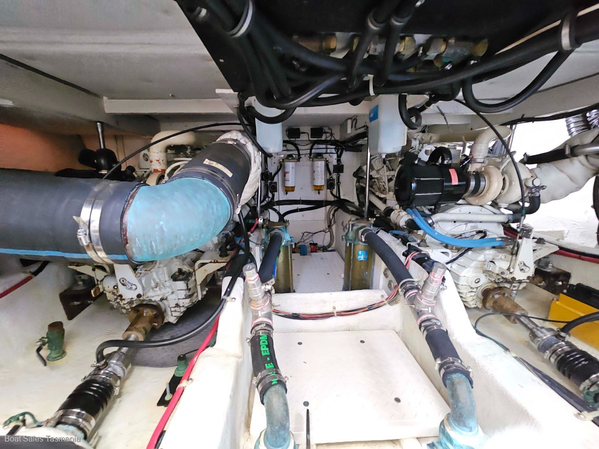 Bayliner 3988 Command Bridge Motoryacht Le Sands