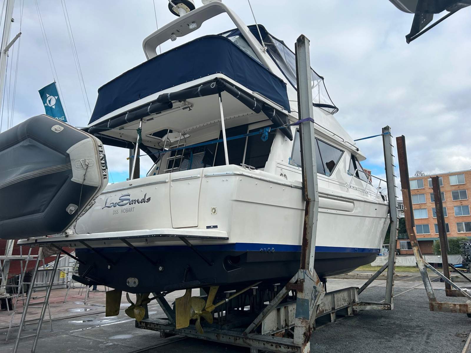 Bayliner 3988 Command Bridge Motoryacht Le Sands