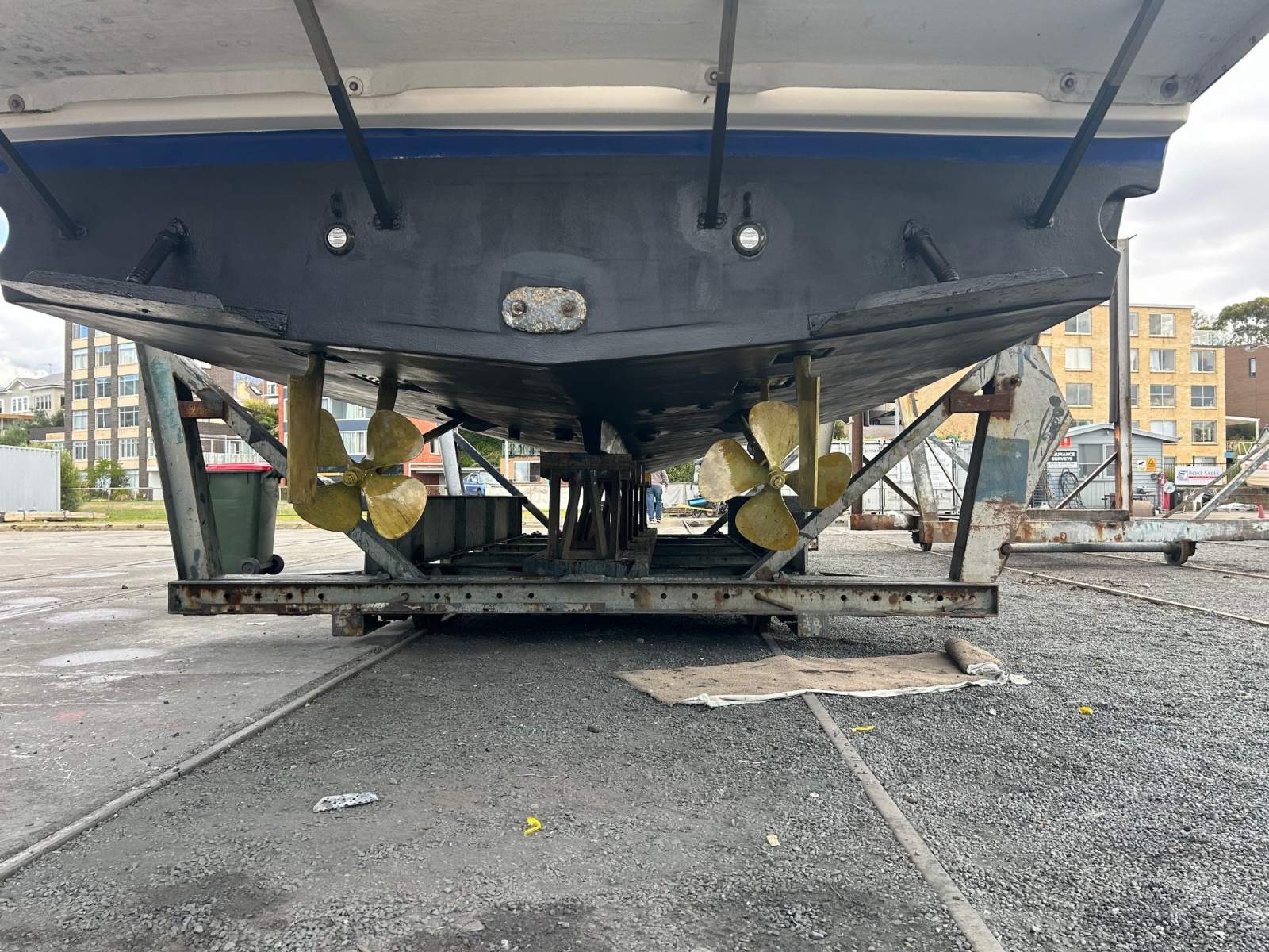 Bayliner 3988 Command Bridge Motoryacht Le Sands