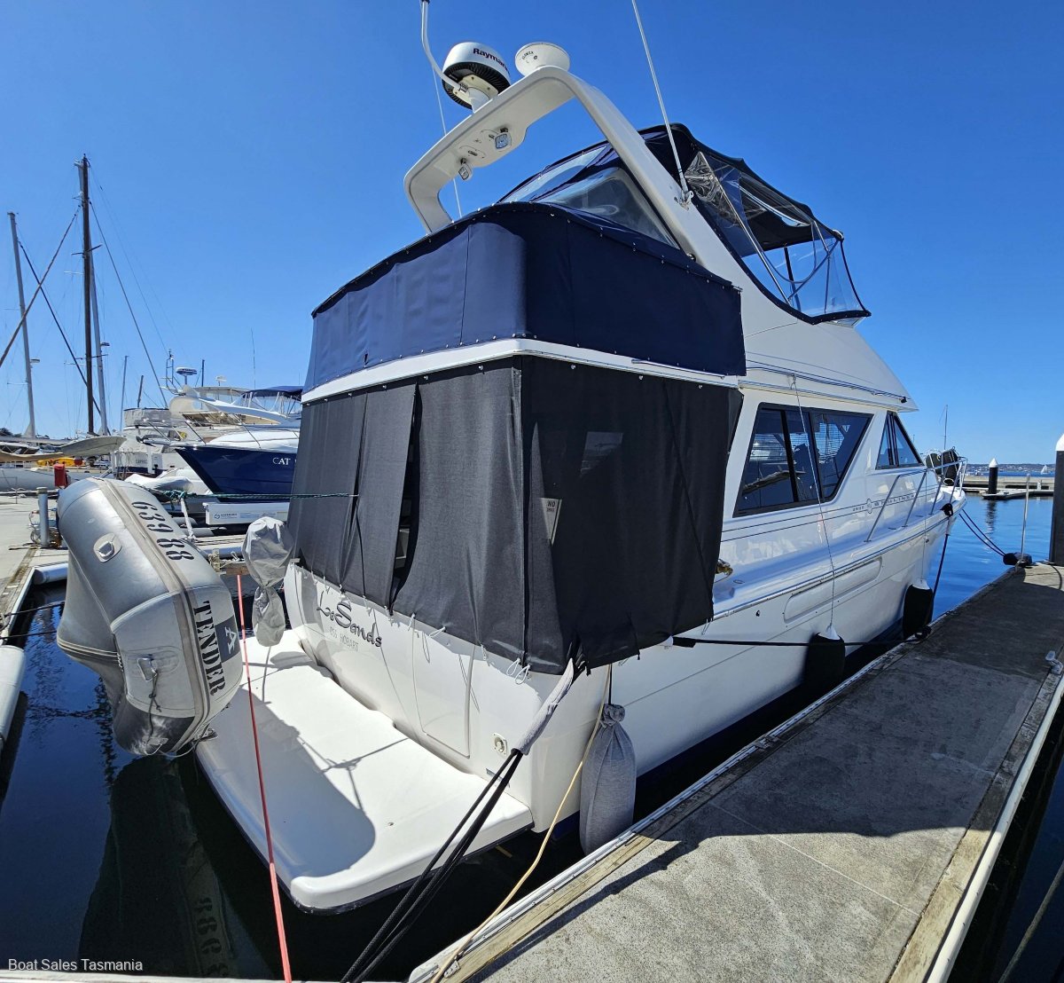 Bayliner 3988 Command Bridge Motoryacht Le Sands