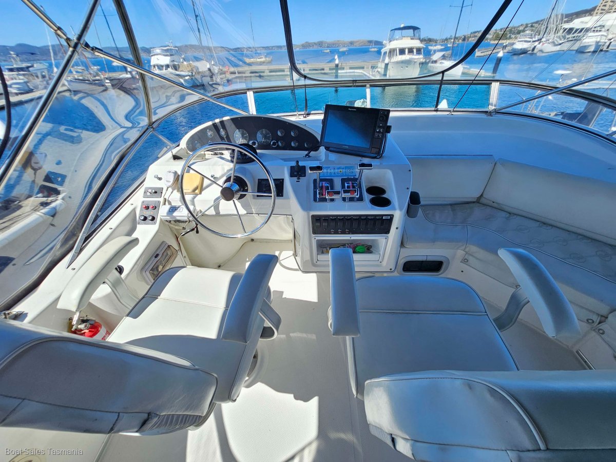 Bayliner 3988 Command Bridge Motoryacht Le Sands