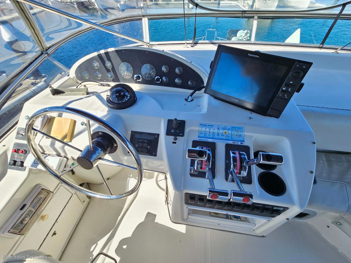 Bayliner 3988 Command Bridge Motoryacht Le Sands