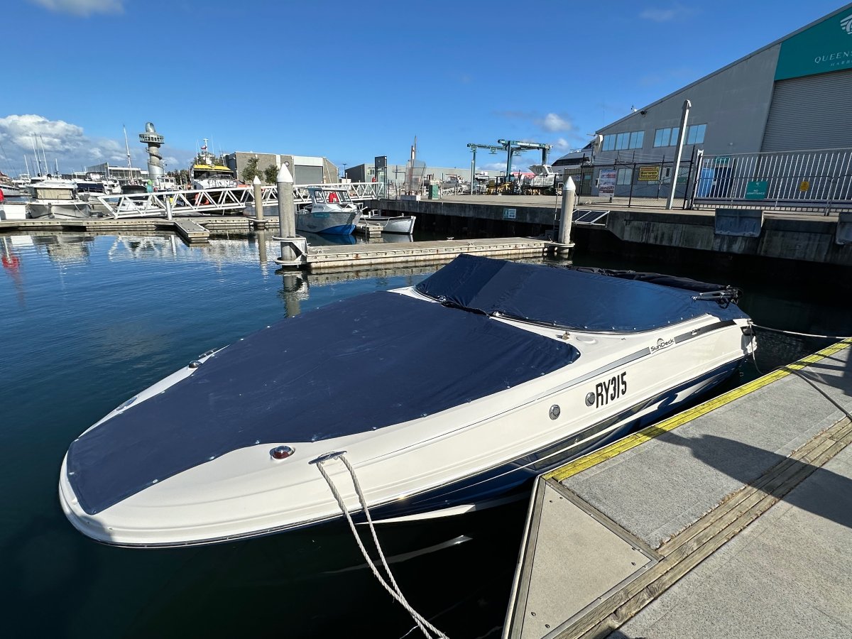 Sea Ray 240 Sundeck