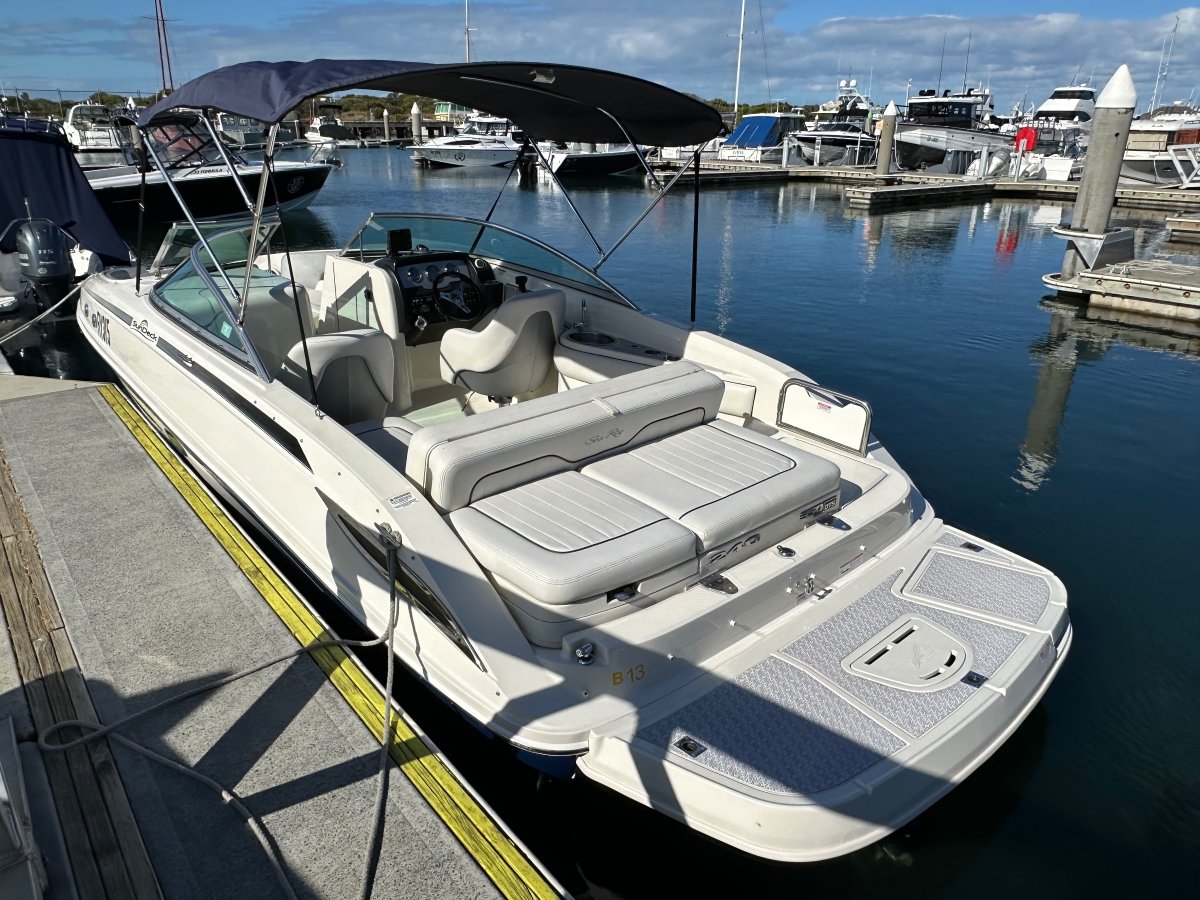 Sea Ray 240 Sundeck