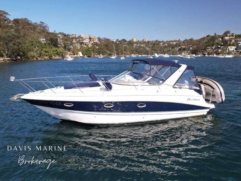 Larson Cabrio 330 Sports Cruiser - REBUILT ENGINES.