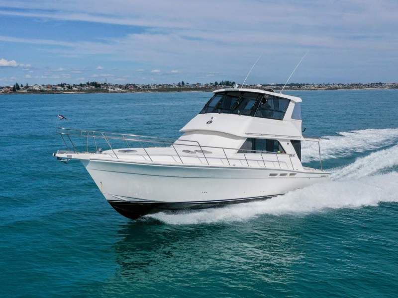 Caribbean 47 Flybridge Cruiser