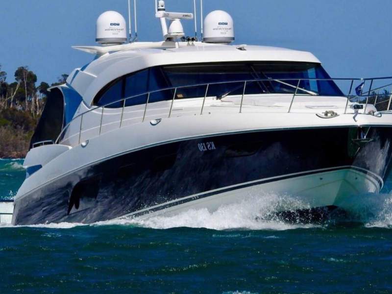 Riviera 6000 Sport Yacht
