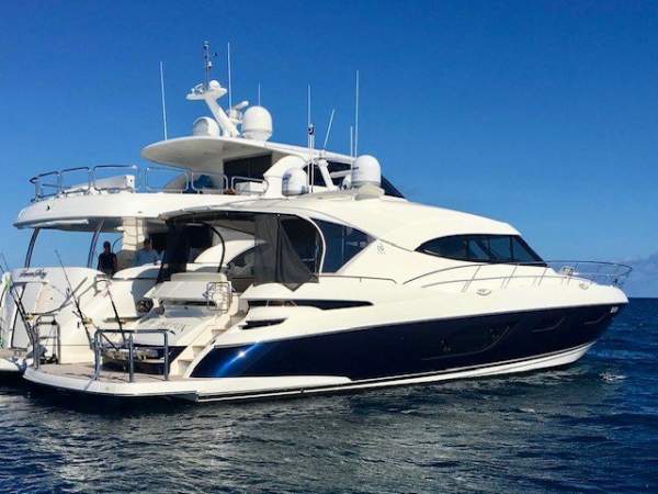 Riviera 6000 Sport Yacht