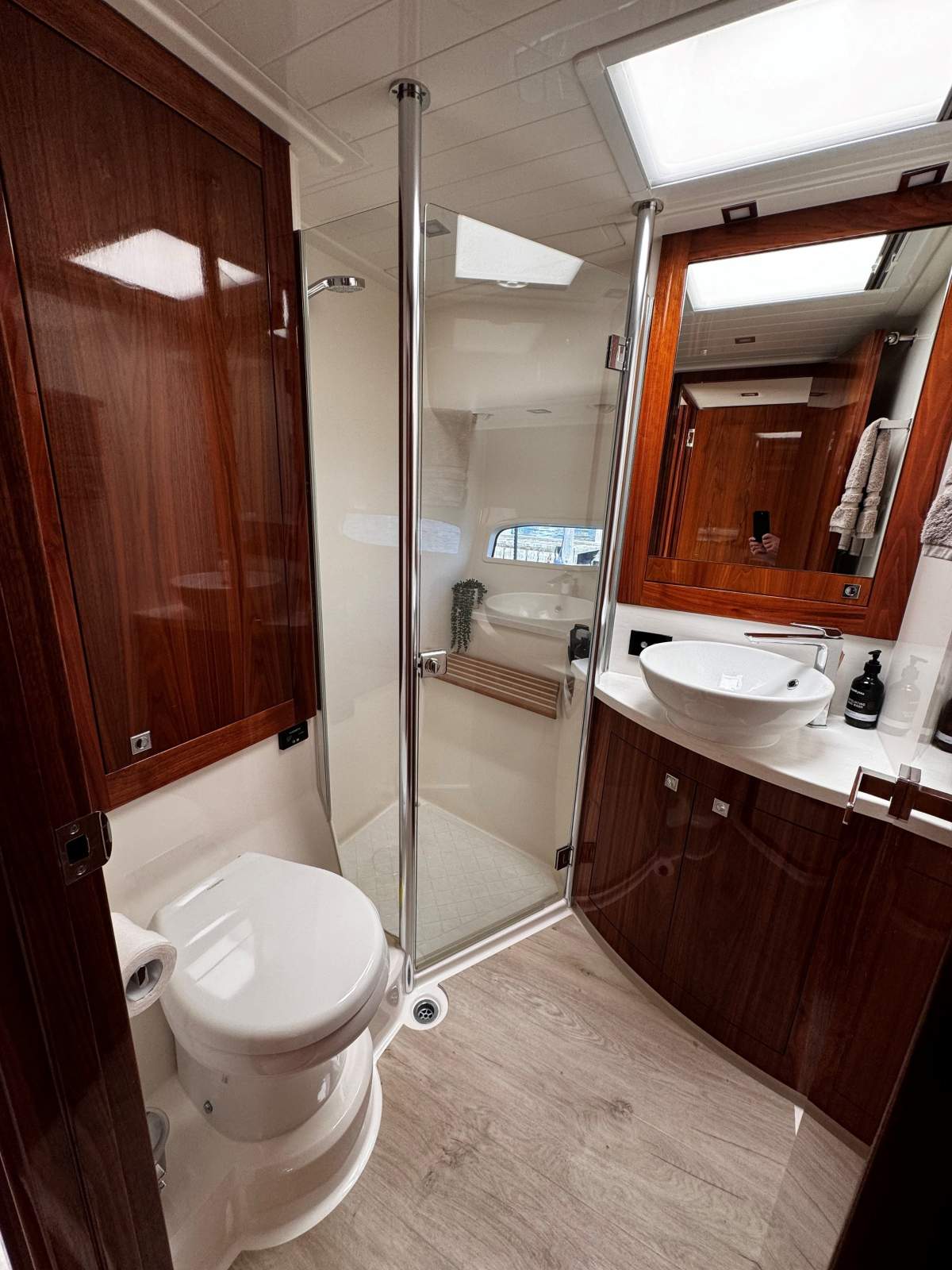 THE FOX Riviera 6000 Sport Yacht Boat Brokers of Tasmania