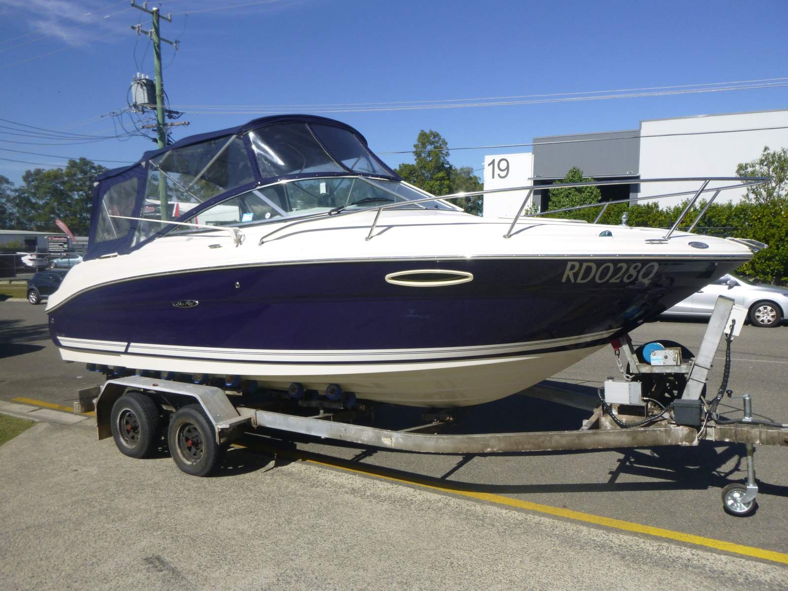Sea Ray 215 Express Cruiser