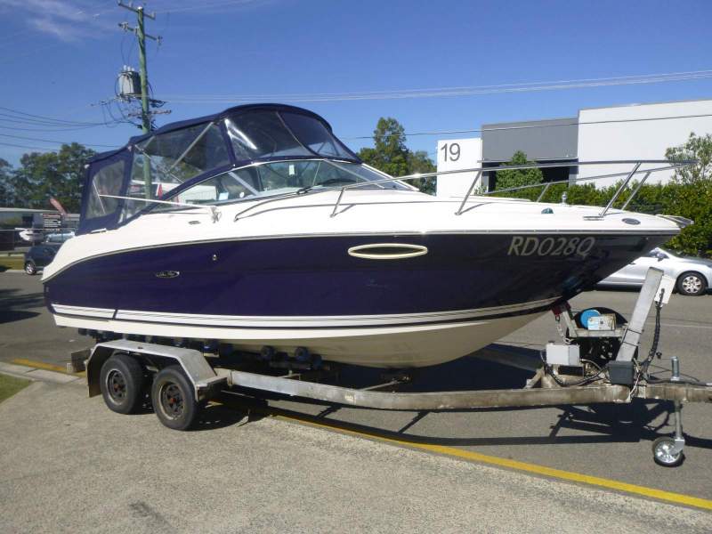 Sea Ray 215 Express Cruiser