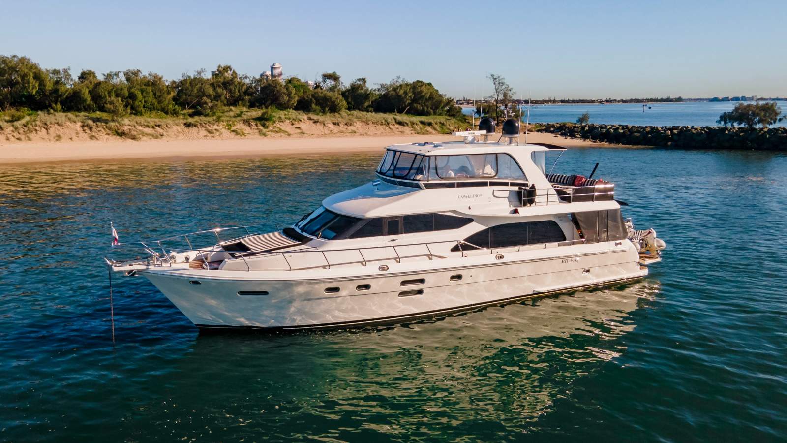Hampton 680 Pilothouse