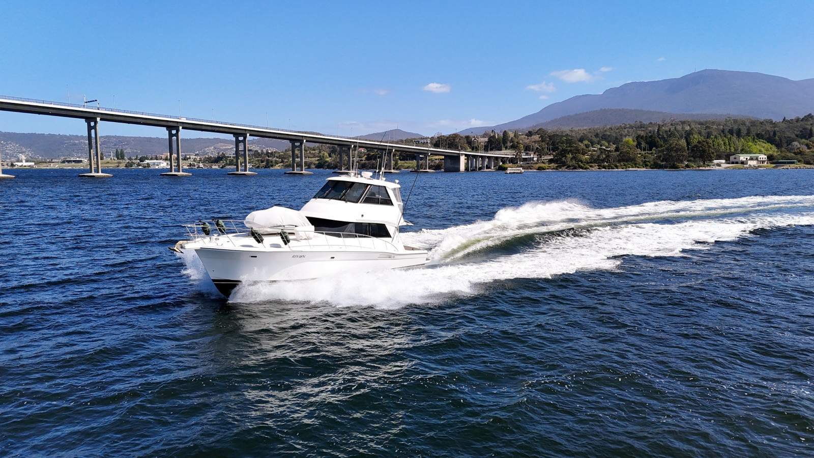 Riviera 48 Enclosed Flybridge IMMACULATE HUGE PRICE REDUCTION