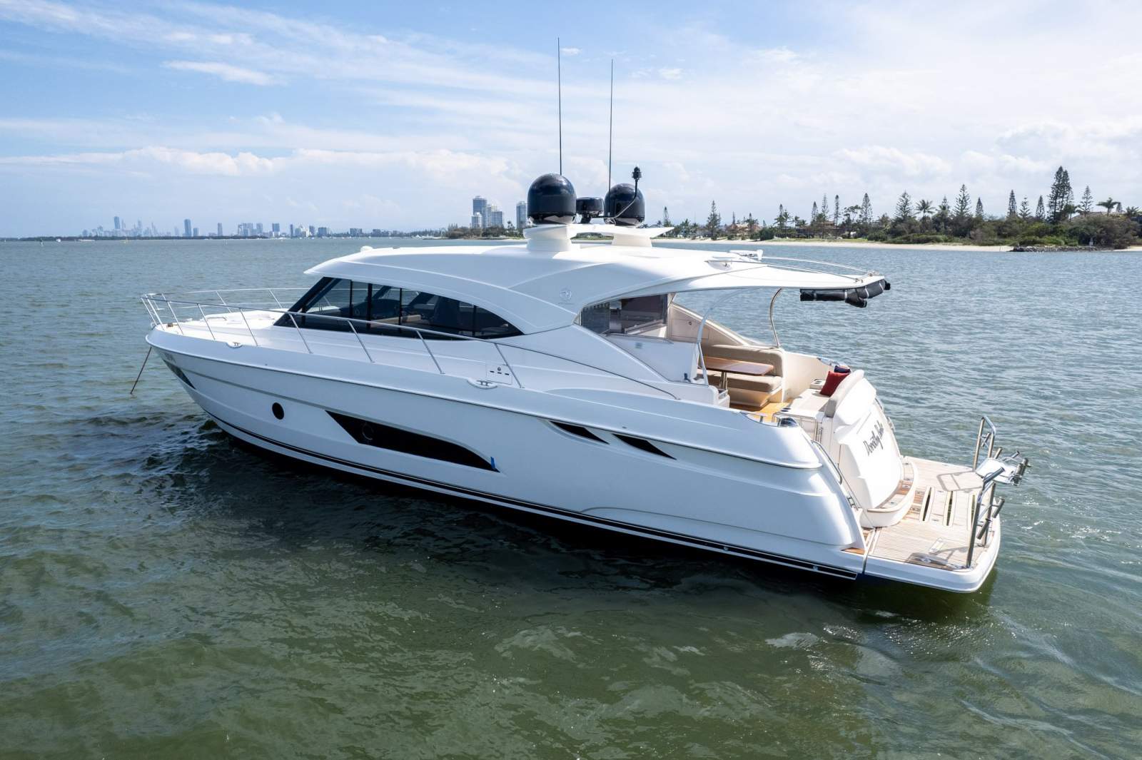 Riviera 5400 Sport Yacht