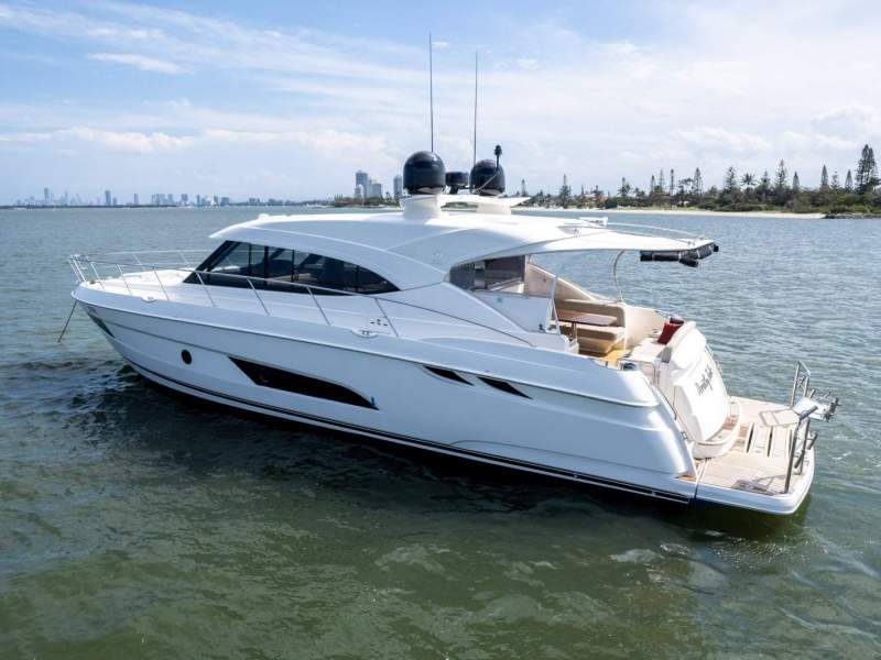 Riviera 5400 Sport Yacht