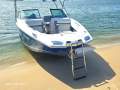 Cobalt 23SC Bowrider sports:Plenty of freeboard