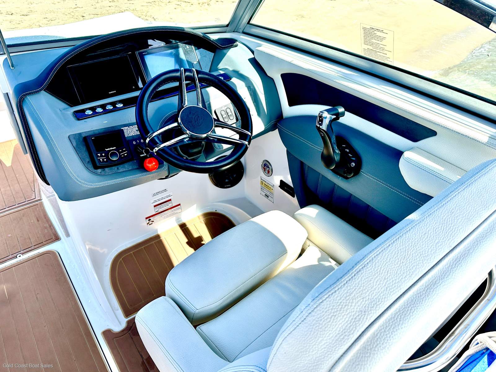 Cobalt 23SC Bowrider sports:Cobalt premium quality helm station