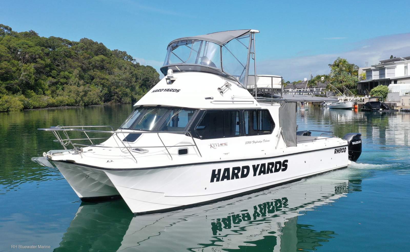 Kevlacat 3700 Flybridge Deluxe