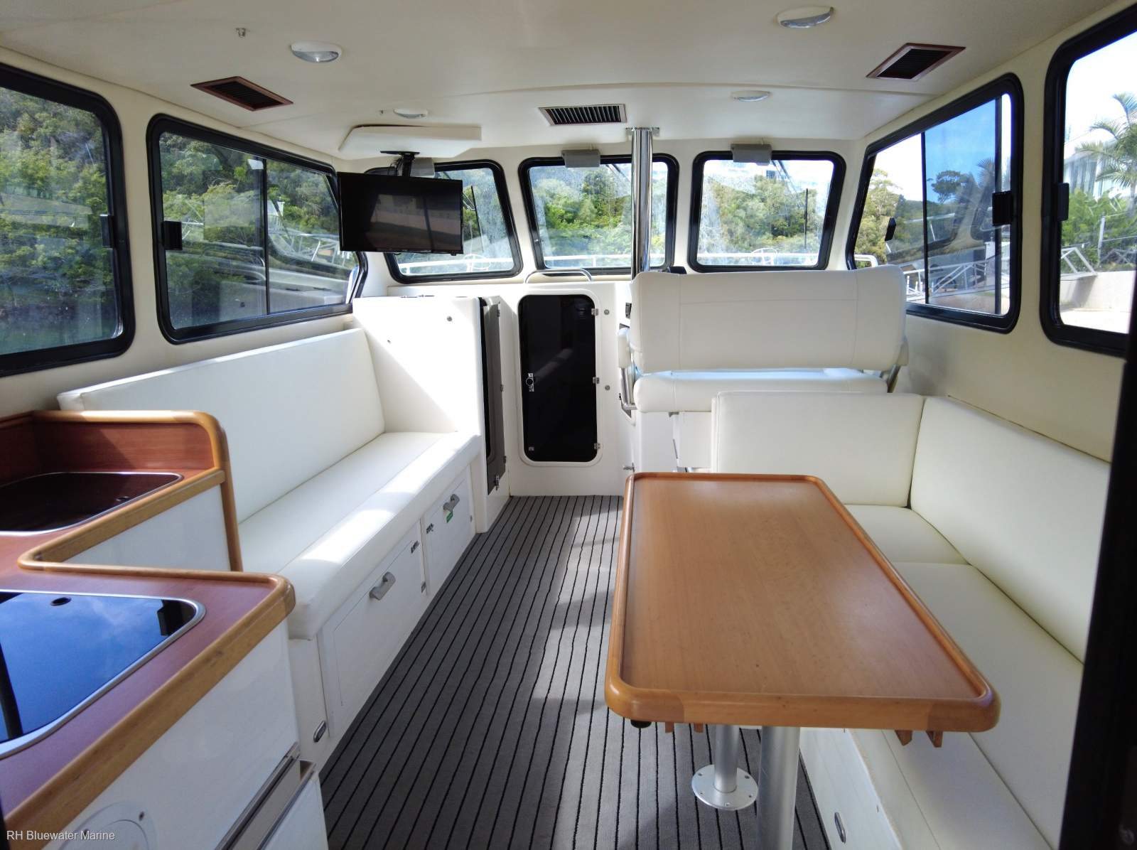 Kevlacat 3700 Flybridge Deluxe