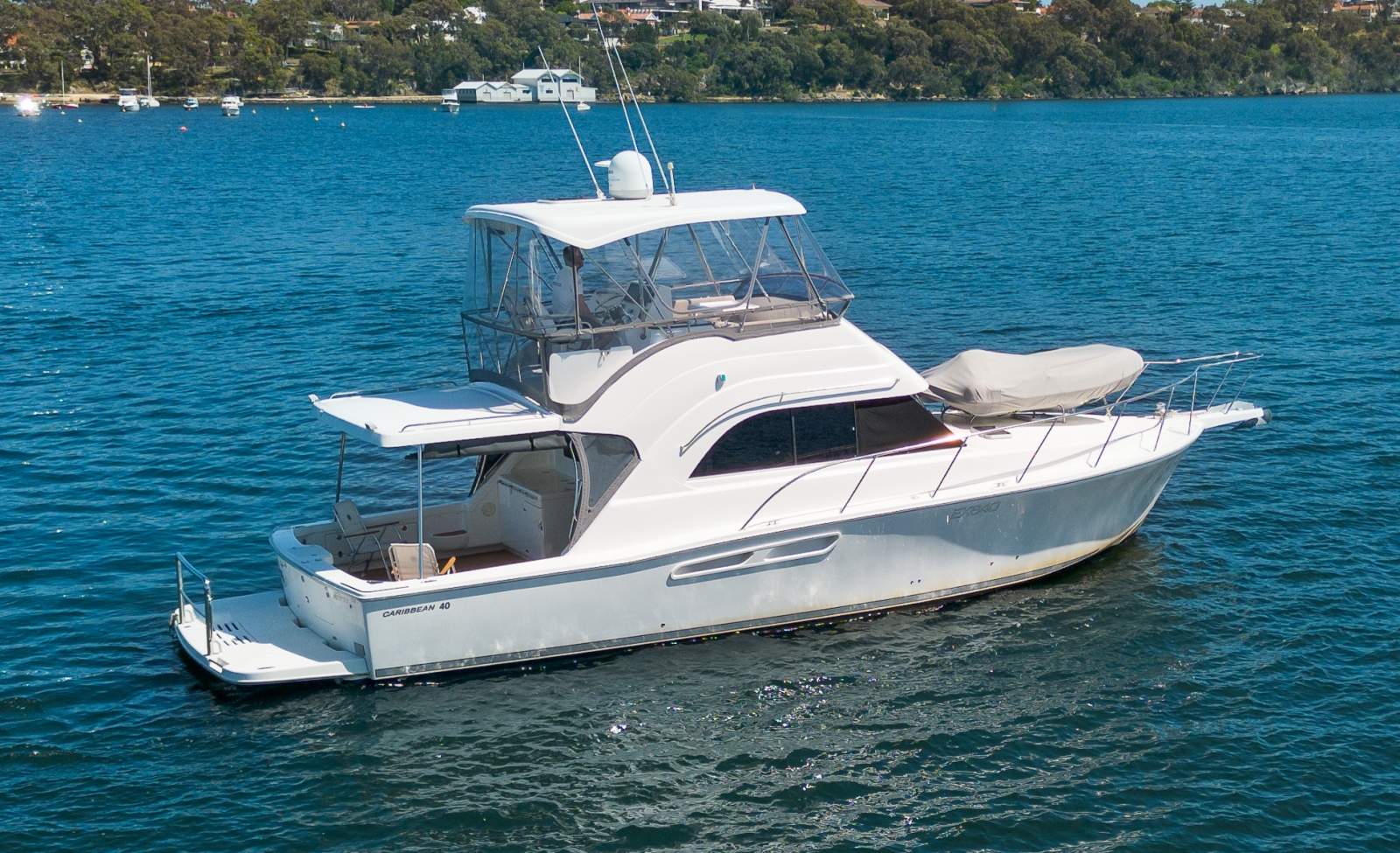 Caribbean 40 Flybridge Cruiser