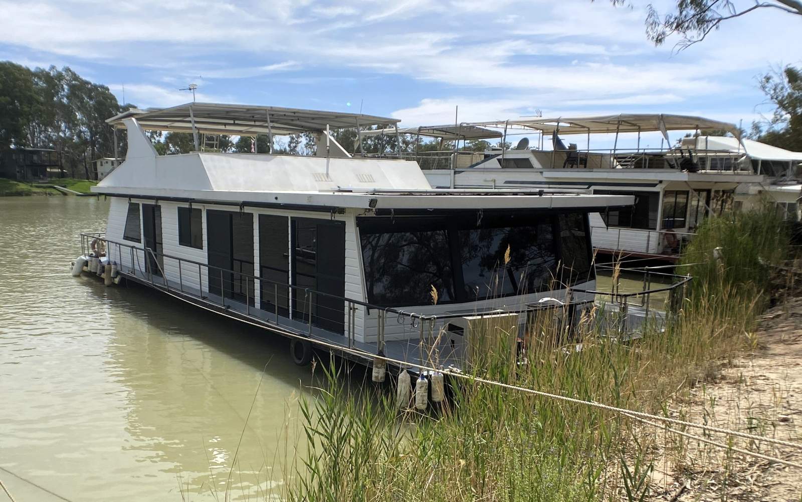 Slice Of Heaven -Two Deck Four Queen Bed Houseboat