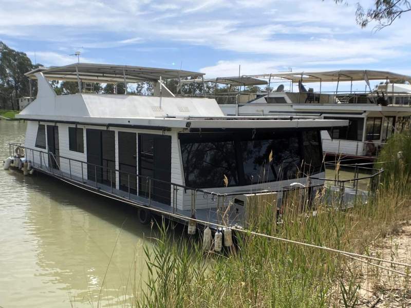 Slice Of Heaven -Two Deck Four Queen Bed Houseboat