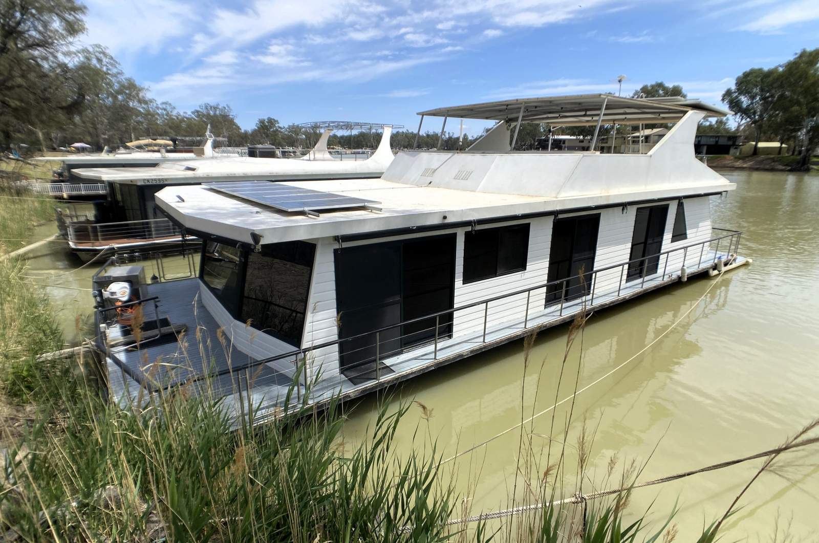 Slice Of Heaven -Two Deck Four Queen Bed Houseboat