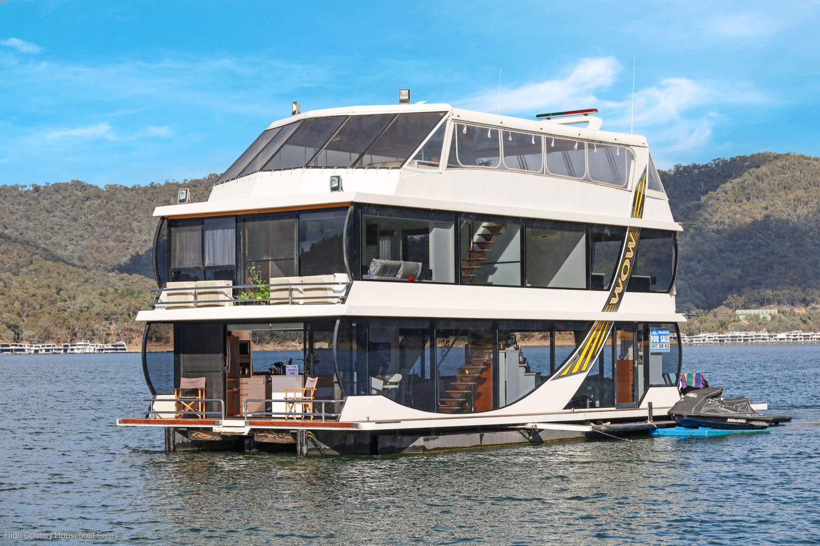 WOW Houseboat Holiday Home on Lake Eildon:WOW on Lake Eildon
