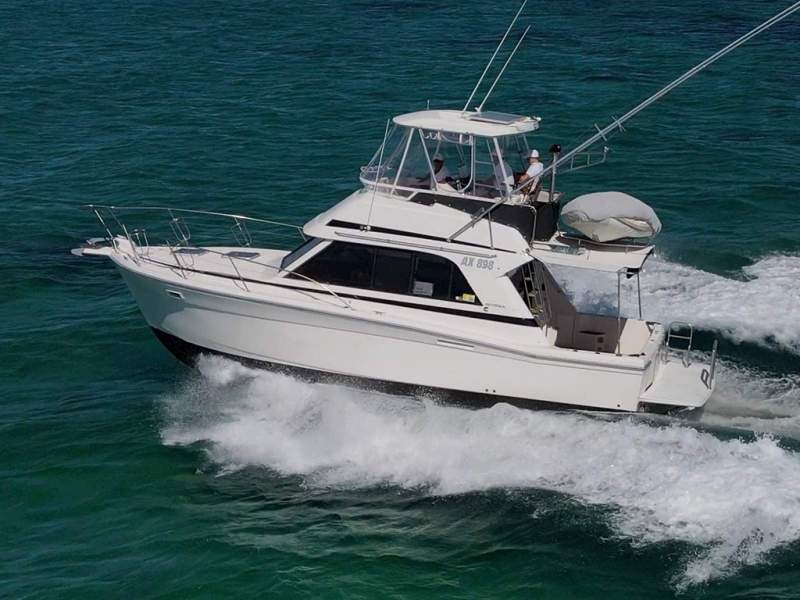 Riviera 33 Flybridge Ready for summer!