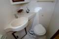 Riviera 33 Flybridge - Island master berth, modern interior