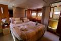 Riviera 5800 Sport Yacht