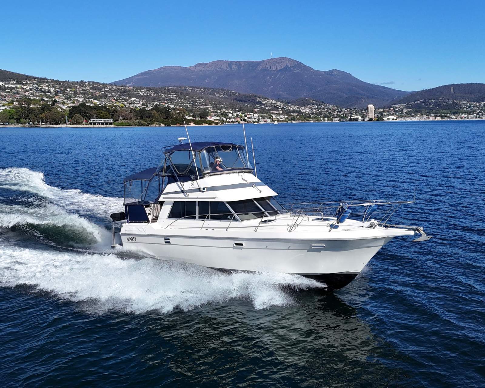Riviera M35 Aft Cabin Flybridge Cruiser EXCEPTIONAL ACCOMMODATION, EXCELLENT CONDITION!