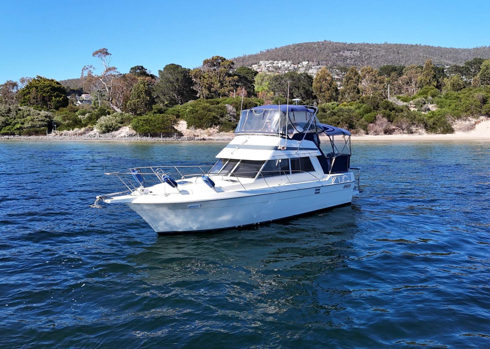 Riviera M35 Aft Cabin Flybridge Cruiser EXCEPTIONAL ACCOMMODATION, EXCELLENT CONDITION!