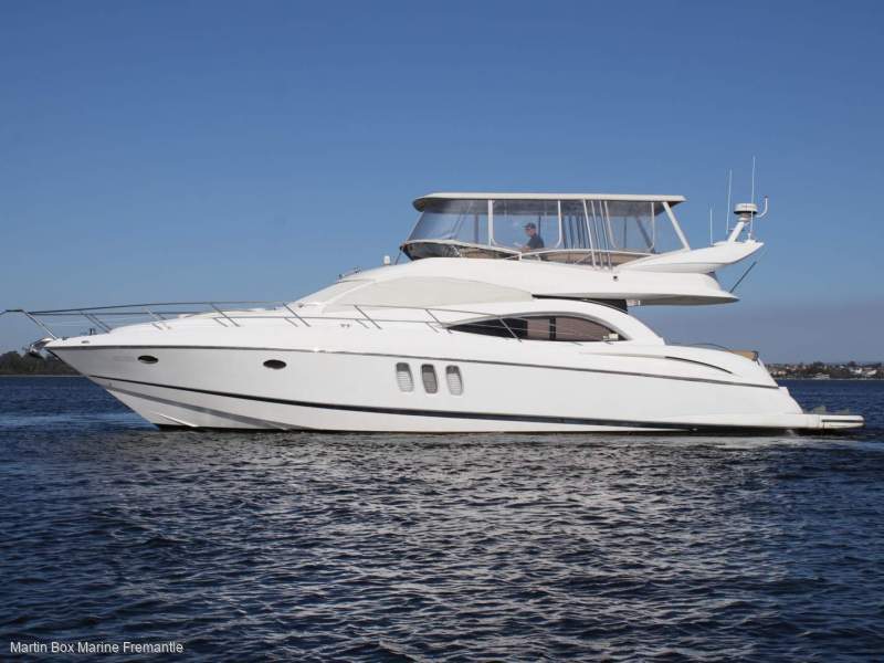 Sunseeker Manhattan 56 with Hydraulic Swim Platform
