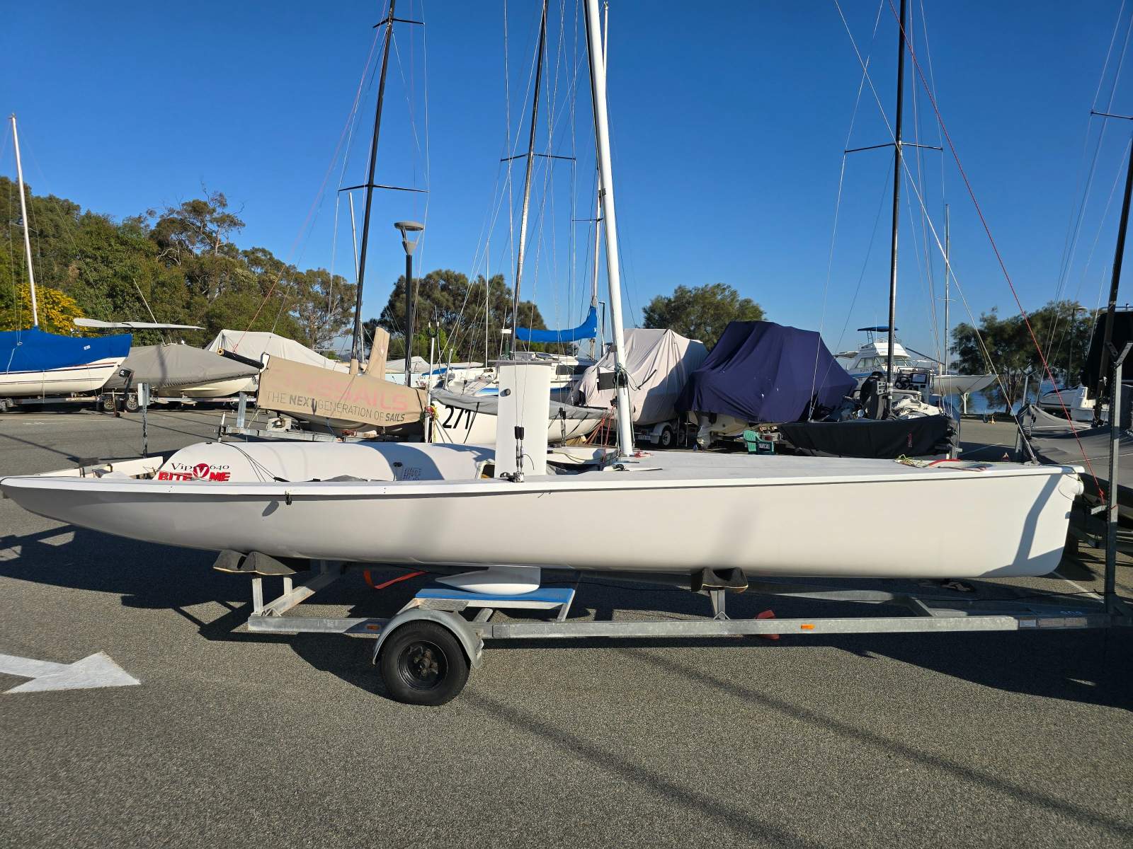 Viper 640 Sports Boat