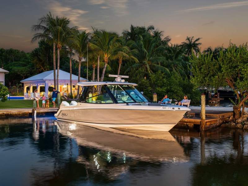 Boston Whaler 330 Vantage Dual Console Bowrider